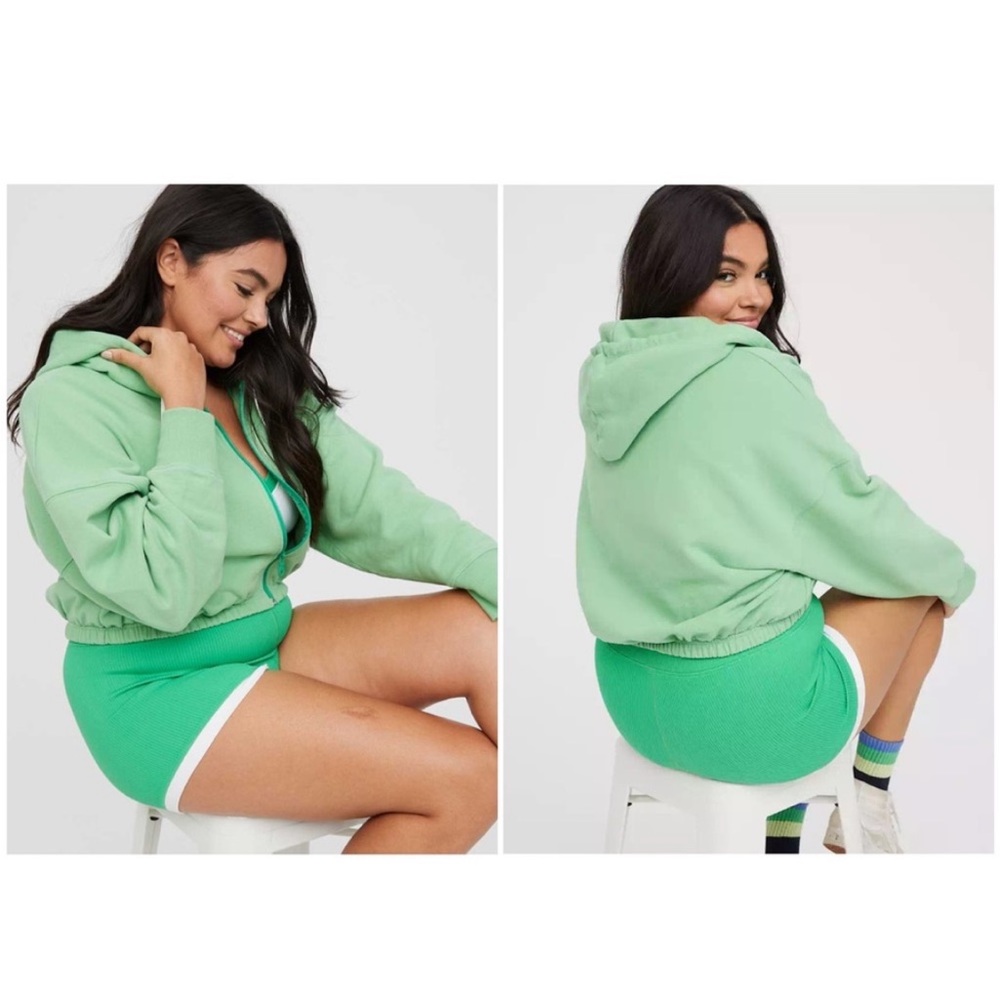 Aerie cropped hoodie size XS. NWT